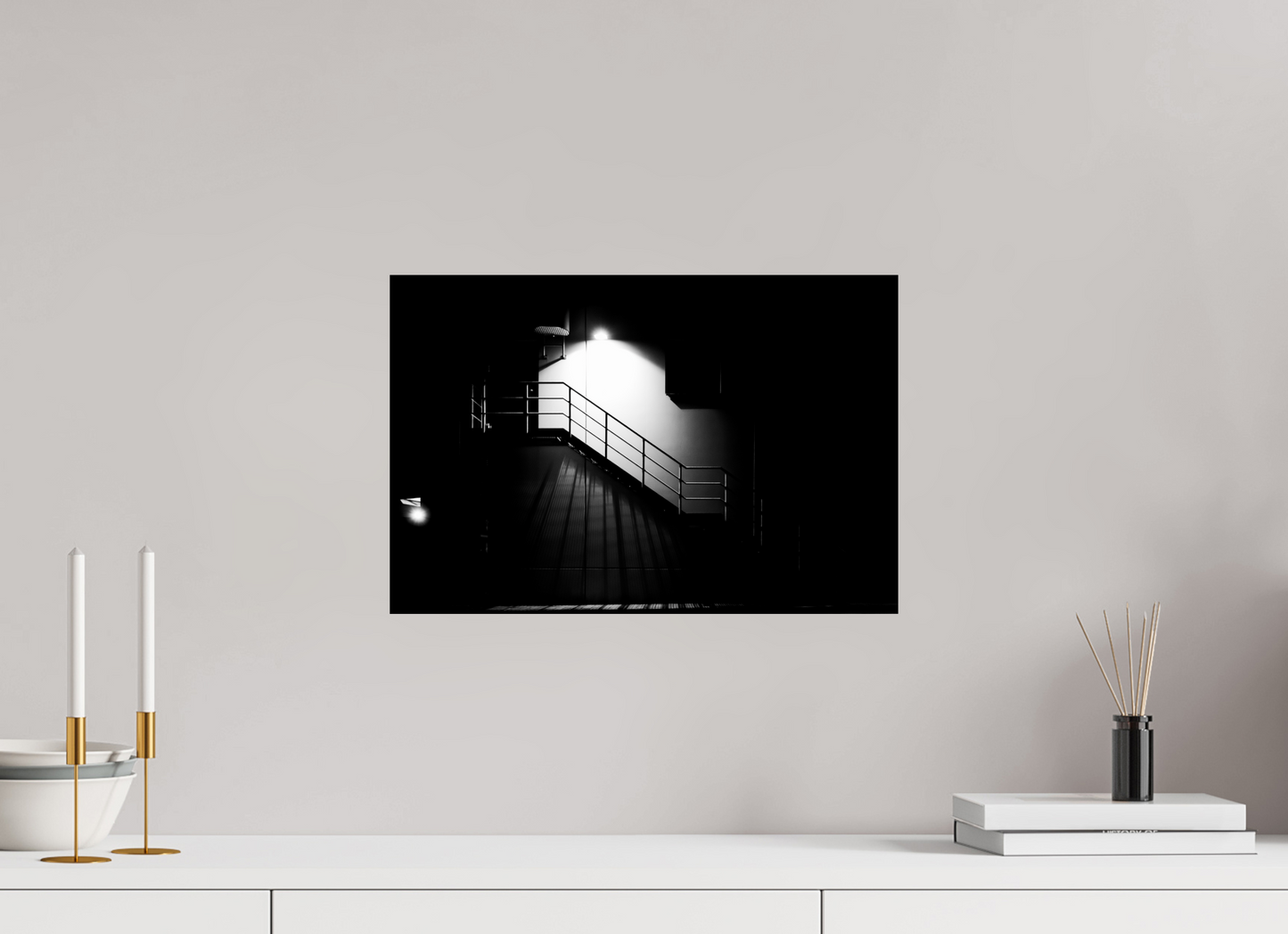 45 x 30 cm, Baryta Photo Print After Hours - Schwarzweiß-Nachtfotografie - Hochwertiger Abzug in Galeriequalität