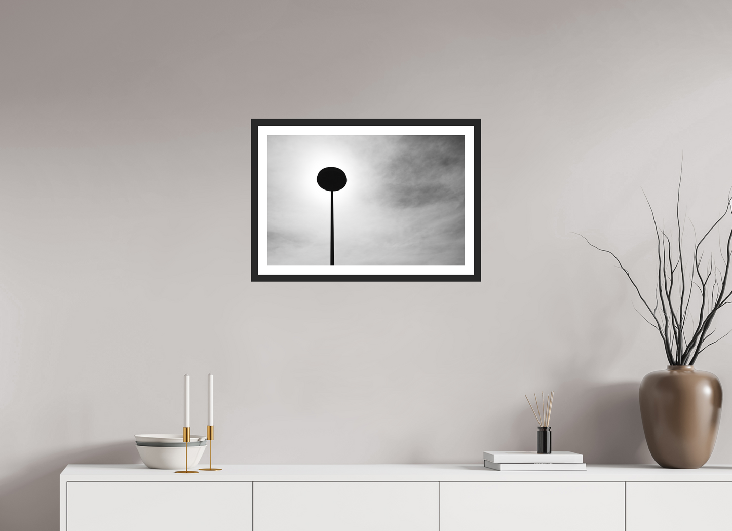 Nail II - Abstrakte Minimalistische Schwarzweiß-Fotografie - Hochwertiger Abzug in Galeriequalität