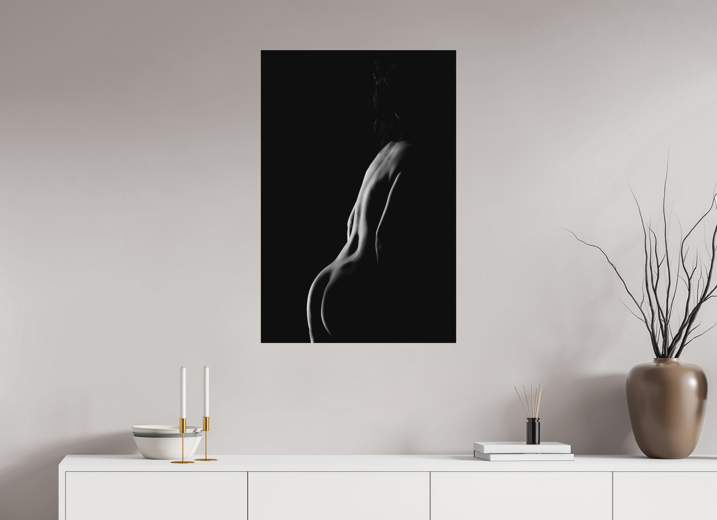Crescent Moon II - Schwarzweiß-Fotografie, Teilakt - Hochwertiger Abzug in Galeriequalität