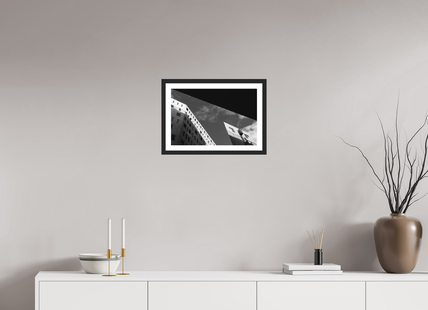 45 x 30 cm, Ilford on Aluminium behind Acrylic Glass, Framed with Border Truncated - Schwarzweiß-Architekturfotografie - Hochwertiger Abzug in Galeriequalität