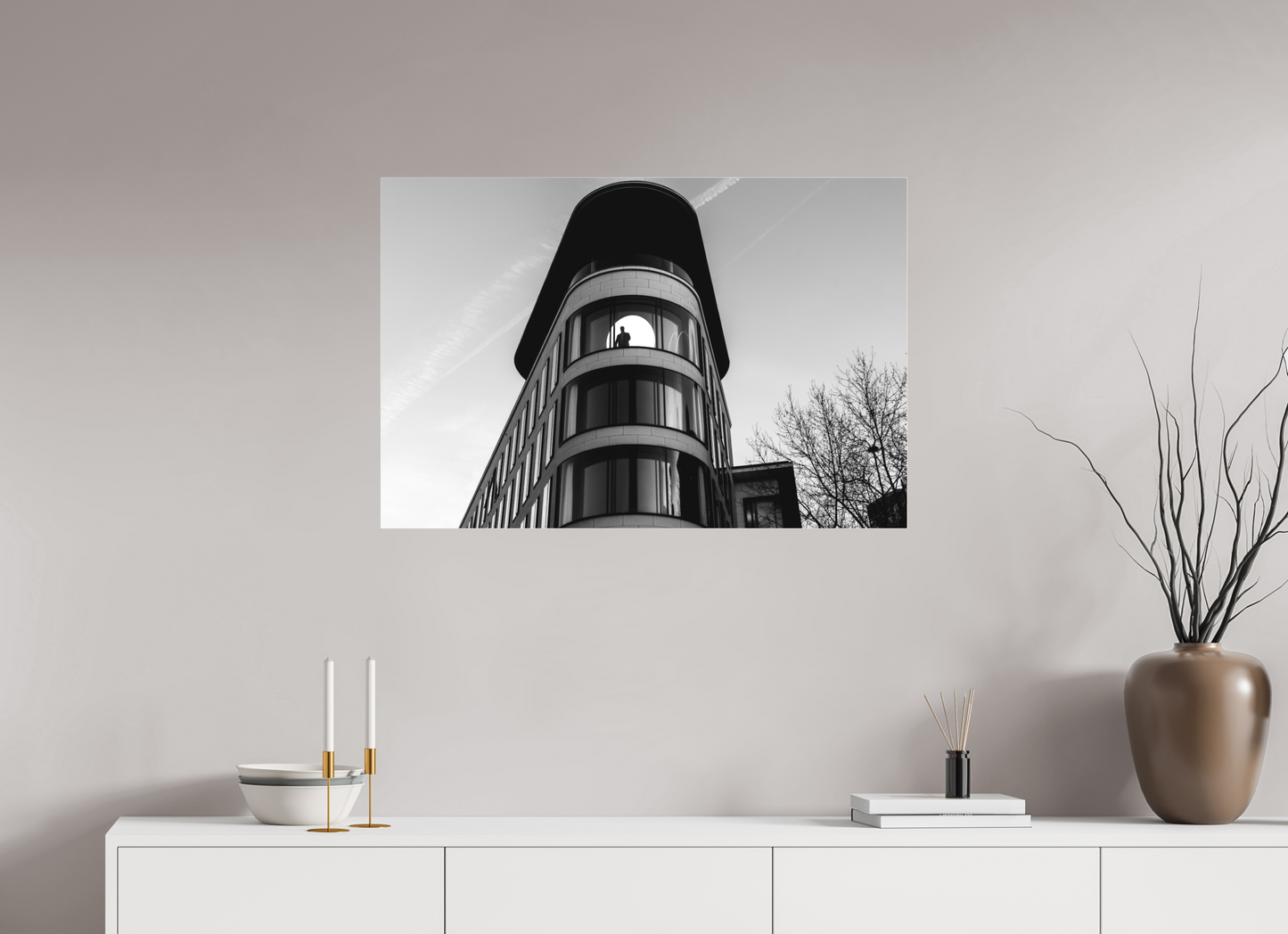 On the Moon - Schwarzweiß-Architekturfotografie - Hochwertiger Abzug in Galeriequalität