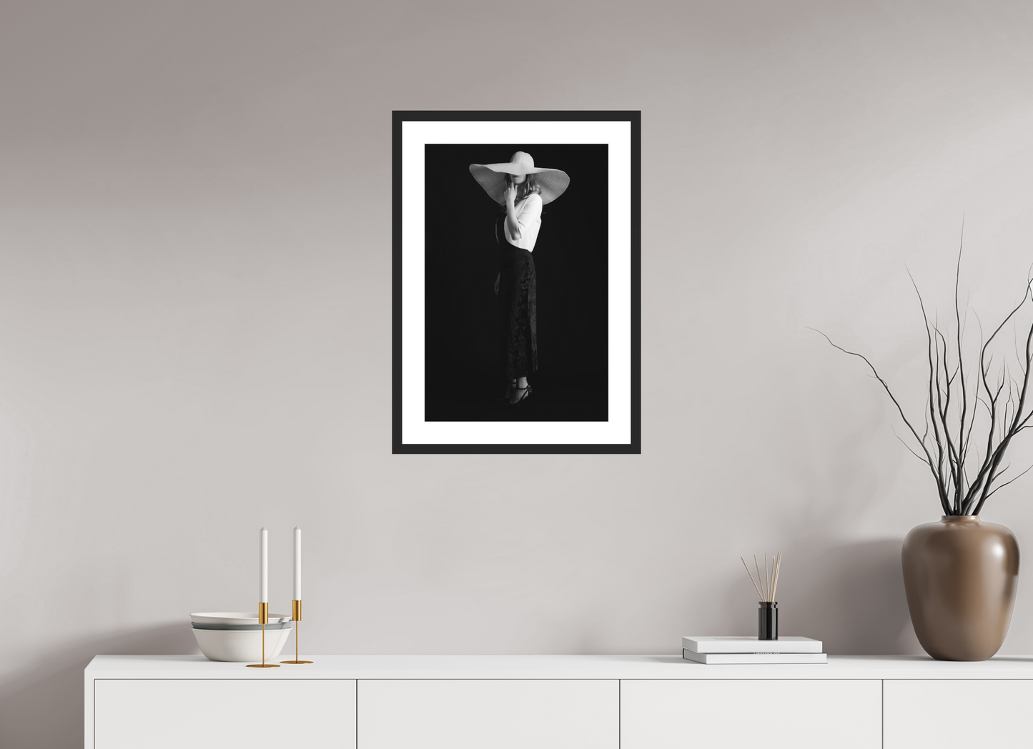 Distant - Schwarzweiß-Fotografie, Portrait - Hochwertiger Abzug in Galeriequalität