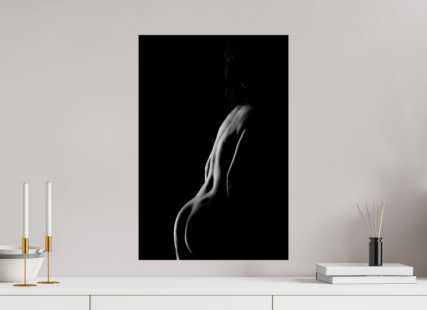 Crescent Moon II - Schwarzweiß-Fotografie, Teilakt - Hochwertiger Abzug in Galeriequalität