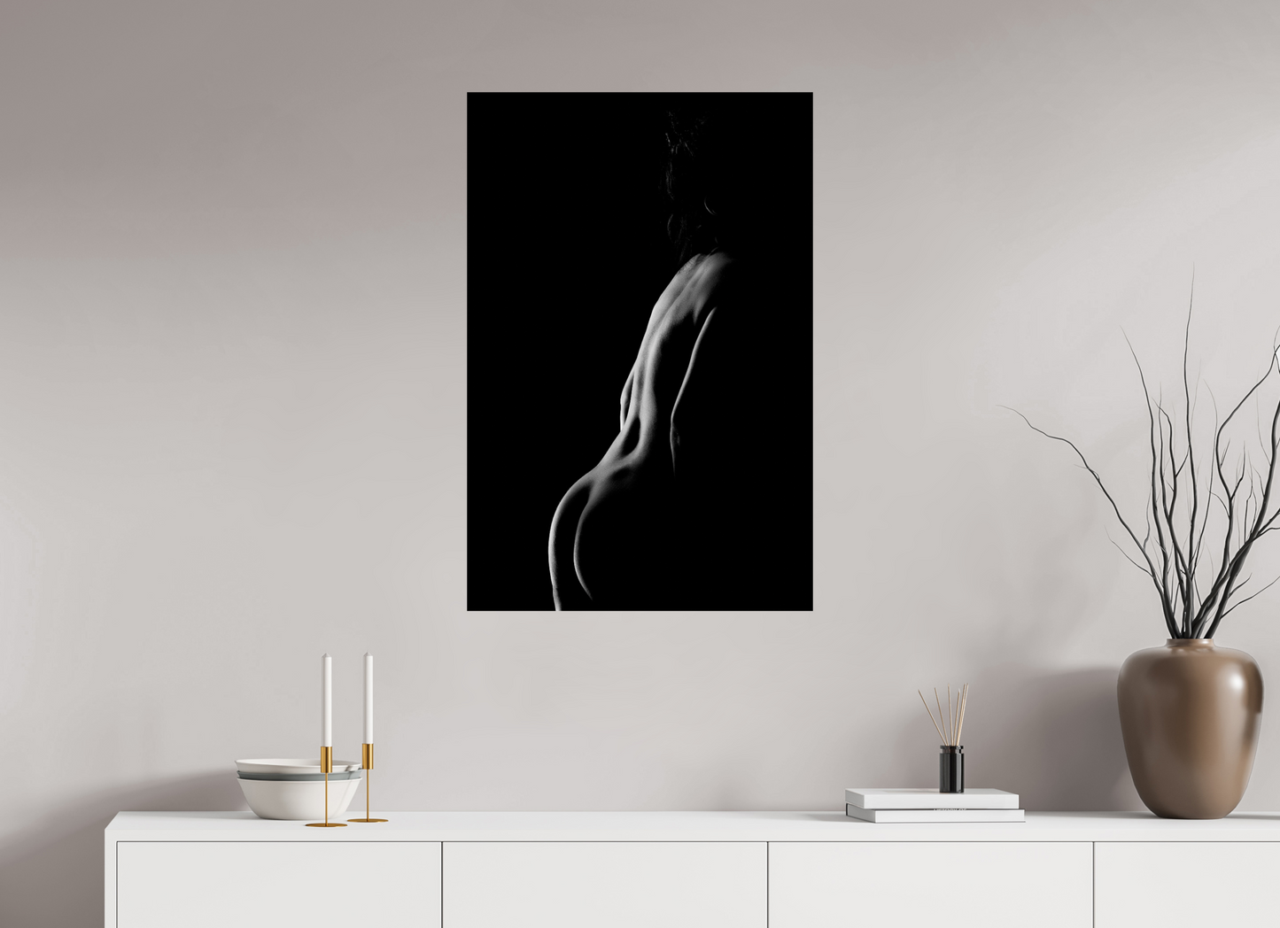 Crescent Moon II - Schwarzweiß-Fotografie, Teilakt - Hochwertiger Abzug in Galeriequalität
