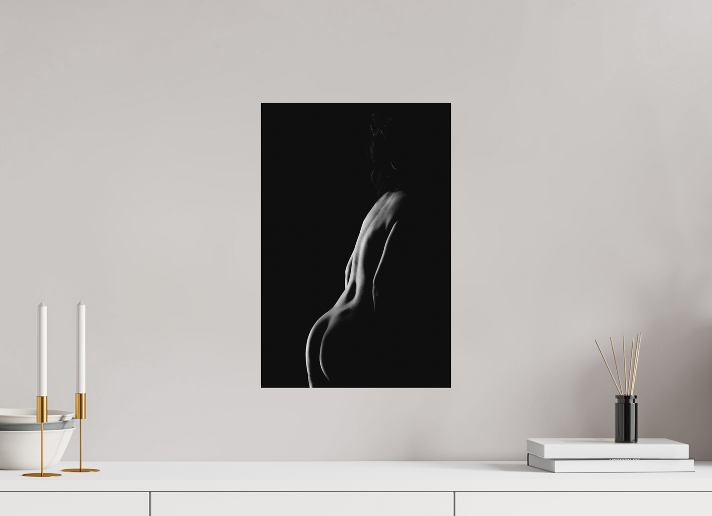 Crescent Moon II - Schwarzweiß-Fotografie, Teilakt - Hochwertiger Abzug in Galeriequalität