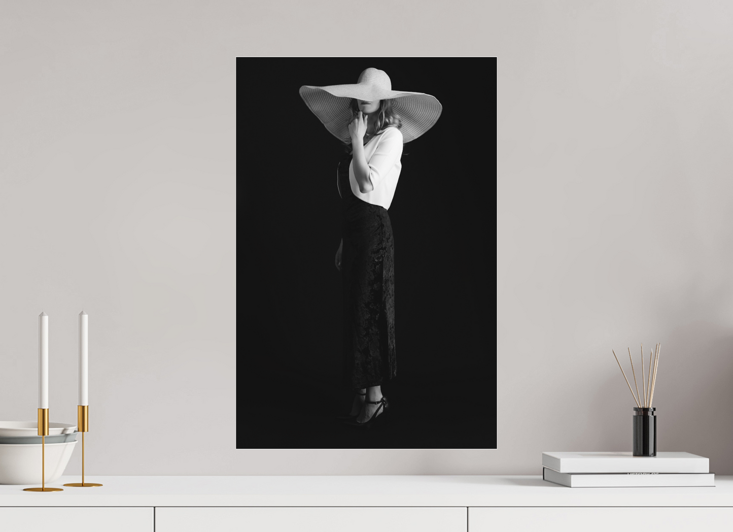 Distant - Schwarzweiß-Fotografie, Portrait - Hochwertiger Abzug in Galeriequalität