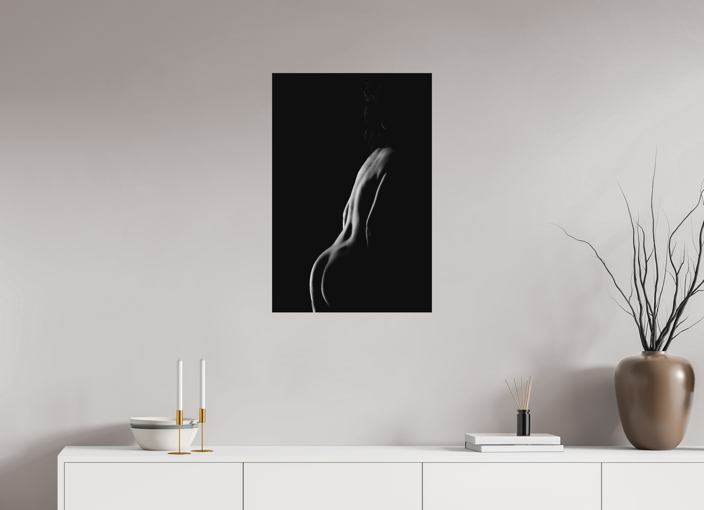 Crescent Moon II - Schwarzweiß-Fotografie, Teilakt - Hochwertiger Abzug in Galeriequalität