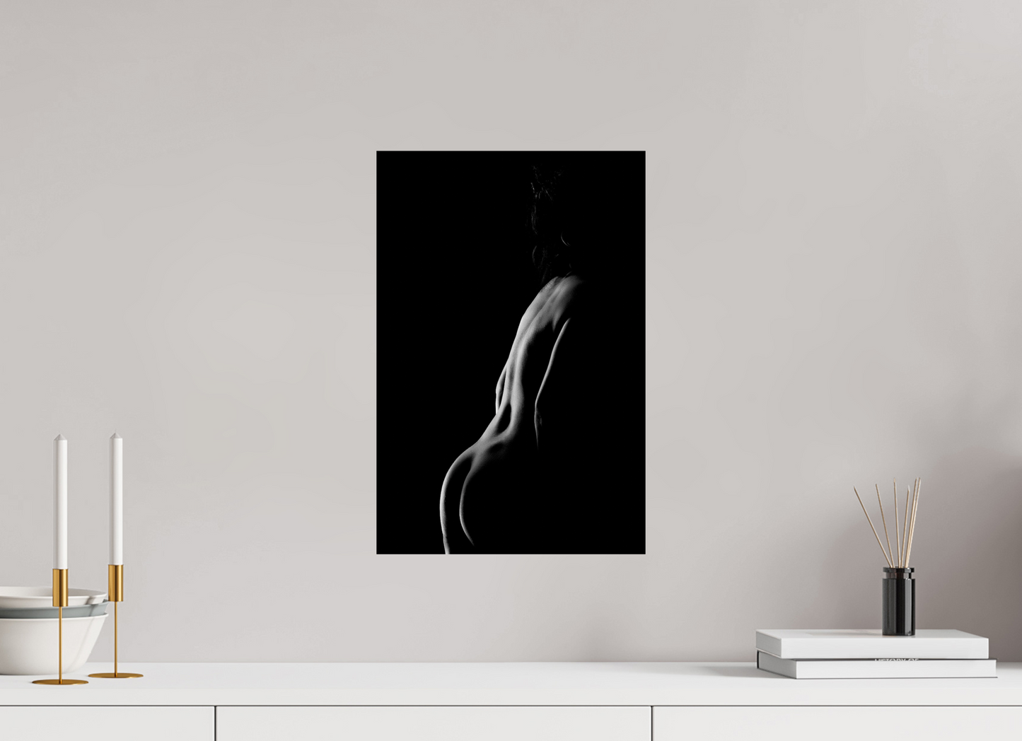 Crescent Moon II - Schwarzweiß-Fotografie, Teilakt - Hochwertiger Abzug in Galeriequalität