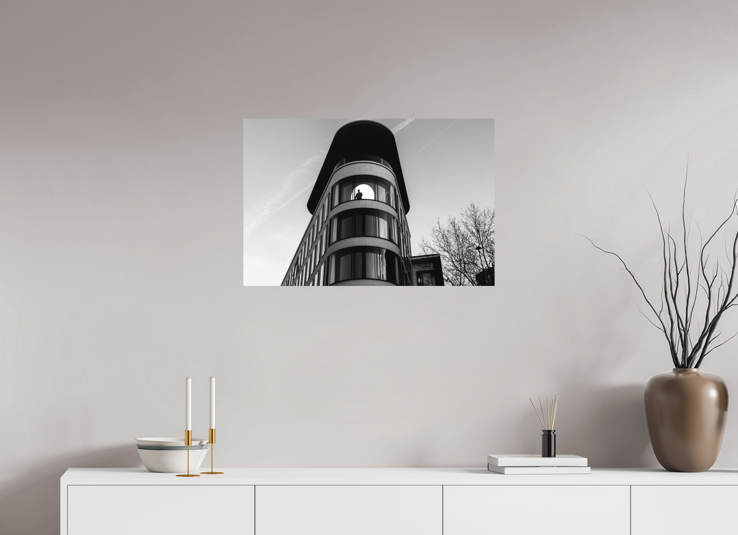 On the Moon - Schwarzweiß-Architekturfotografie - Hochwertiger Abzug in Galeriequalität