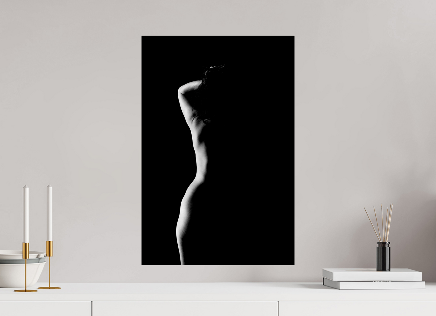 Crescent Moon - Schwarzweiß-Fotografie, Teilakt - Hochwertiger Abzug in Galeriequalität