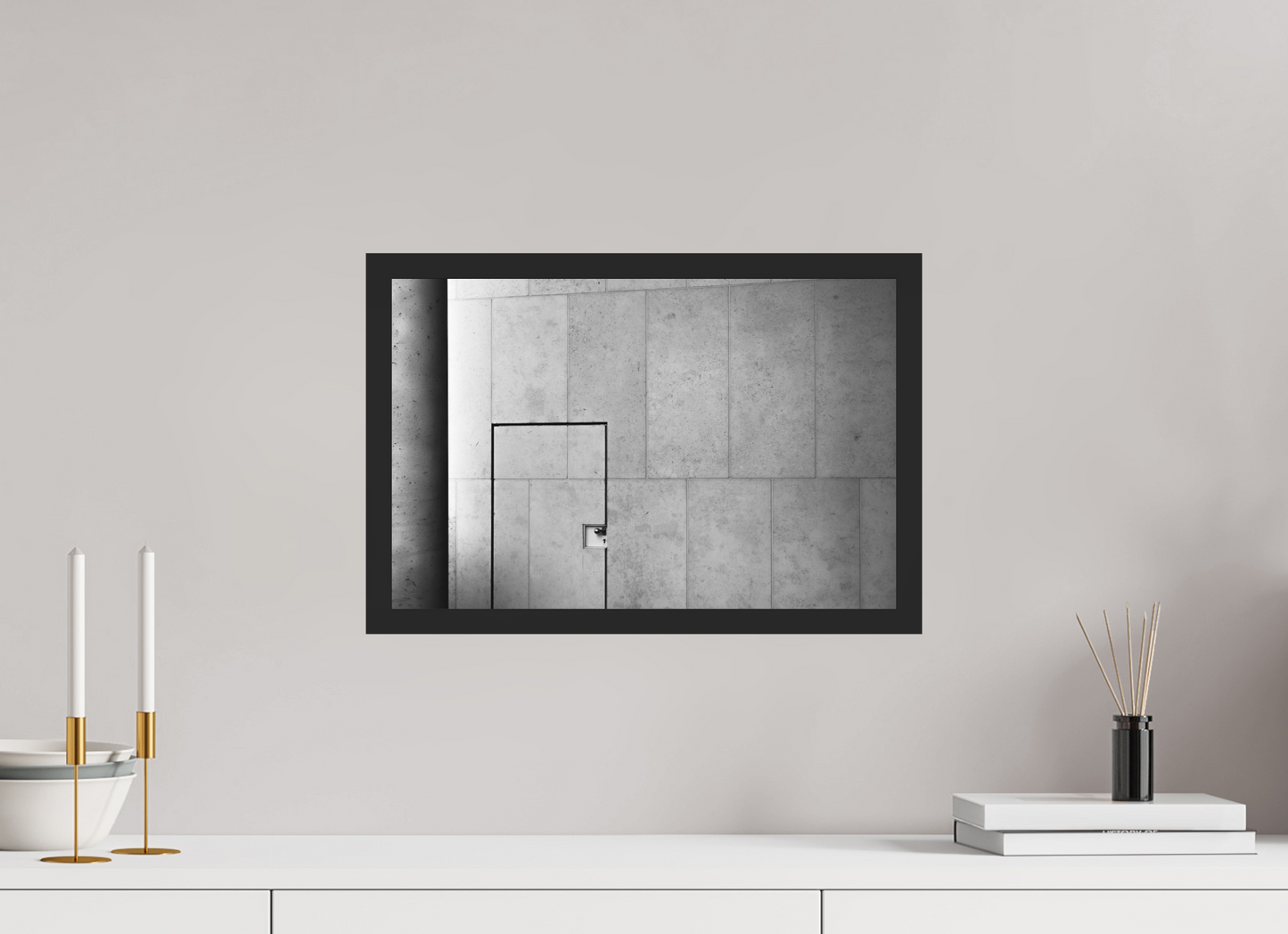 45 x 30 cm, Ilford on Aluminium, Framed Shut - Schwarzweiß-Architekturfotografie - Hochwertiger Abzug in Galeriequalität