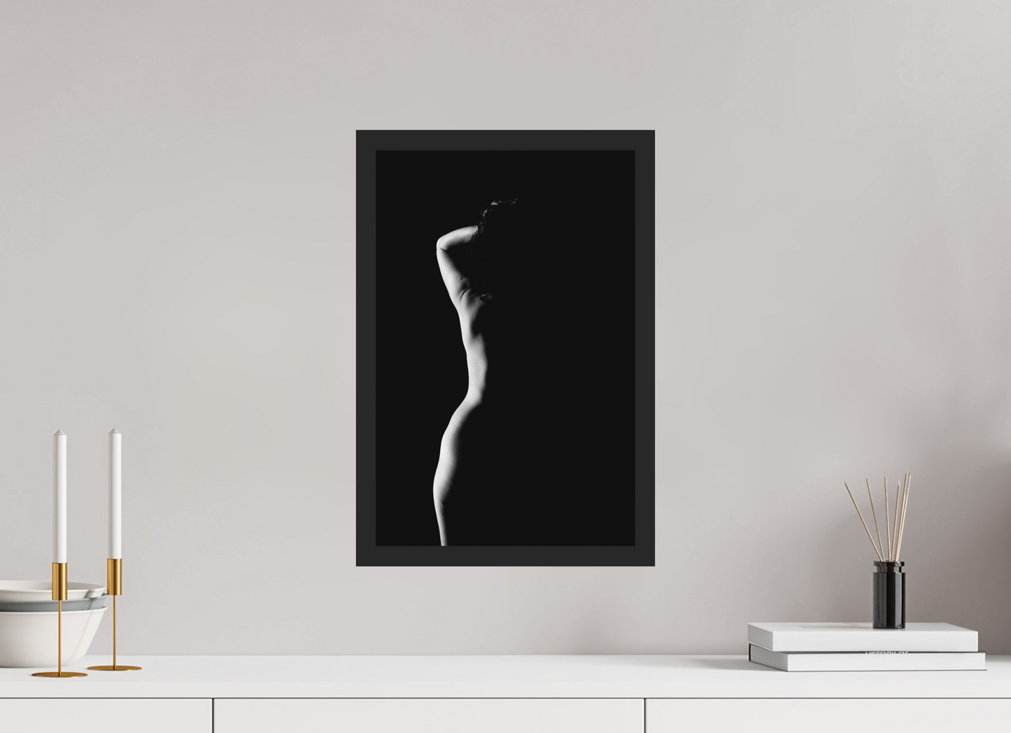 Crescent Moon - Schwarzweiß-Fotografie, Teilakt - Hochwertiger Abzug in Galeriequalität