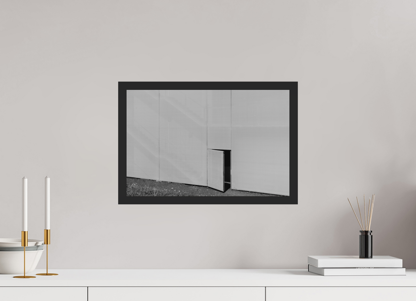45 x 30 cm, Ilford on Aluminium, Framed Temptation - Minimalistische Schwarzweiß-Architekturfotografie - Hochwertiger Abzug in Galeriequalität