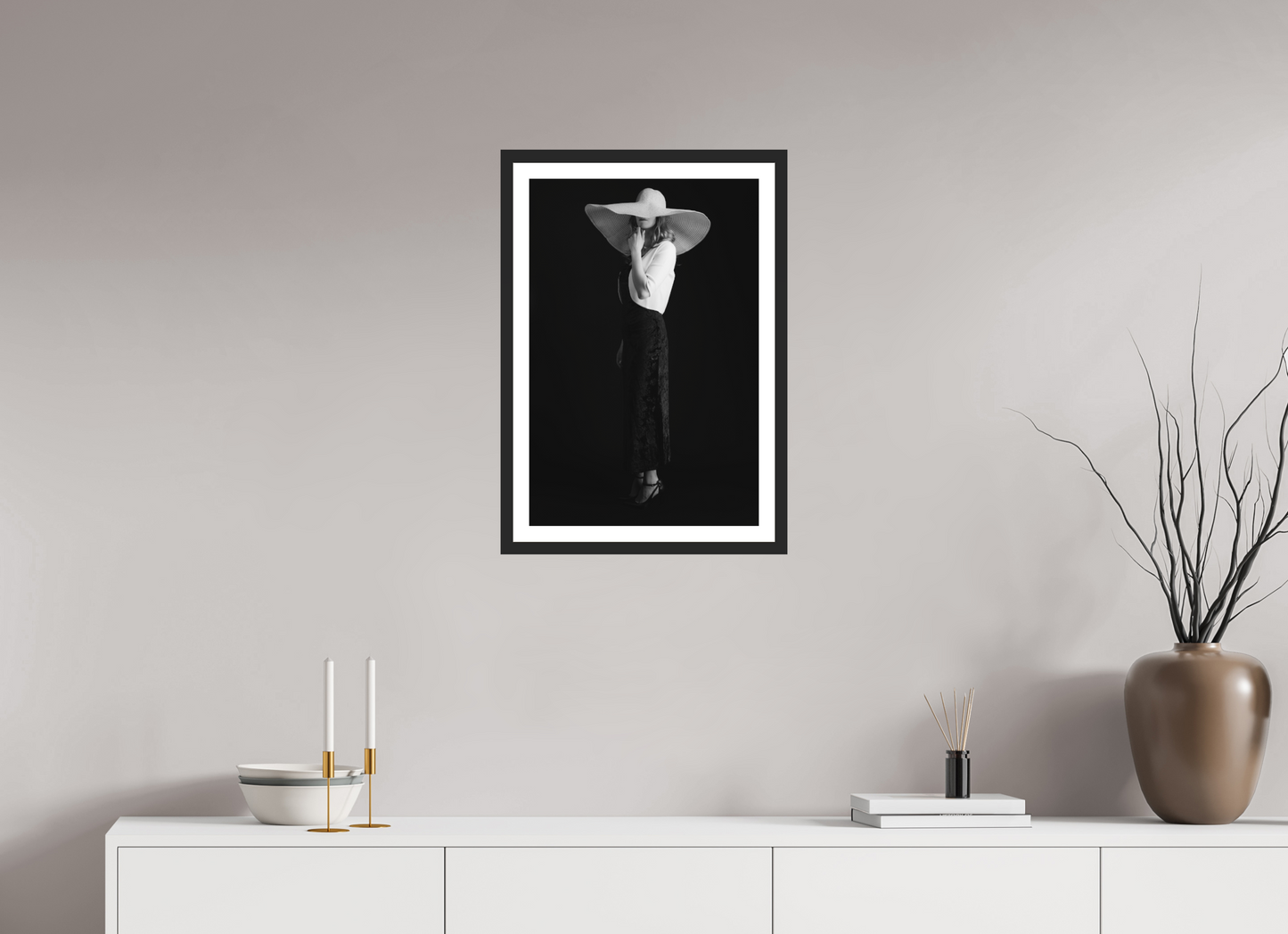 Distant - Schwarzweiß-Fotografie, Portrait - Hochwertiger Abzug in Galeriequalität