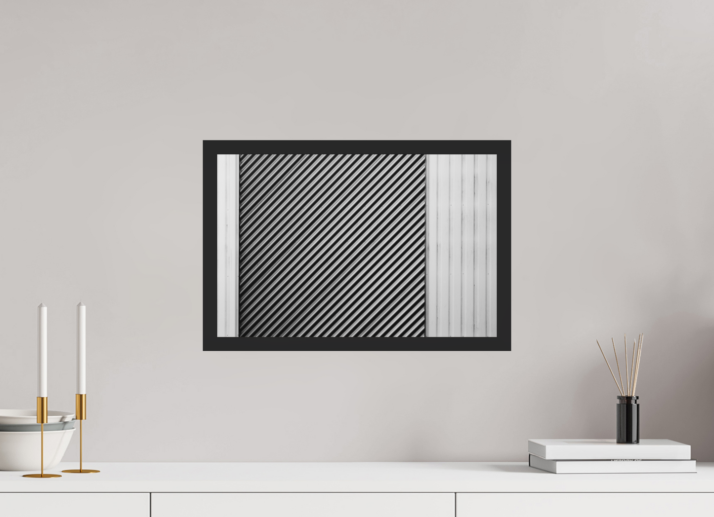 45 x 30 cm, Ilford on Aluminium, Framed Strobe - Abstrakte Schwarzweiß-Fotografie - Hochwertiger Abzug in Galeriequalität