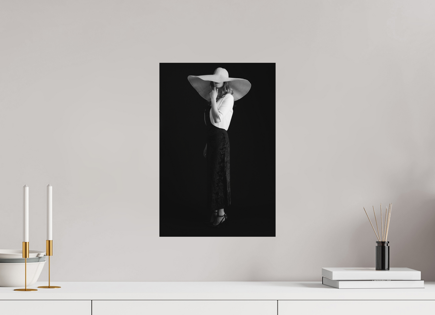 Distant - Schwarzweiß-Fotografie, Portrait - Hochwertiger Abzug in Galeriequalität