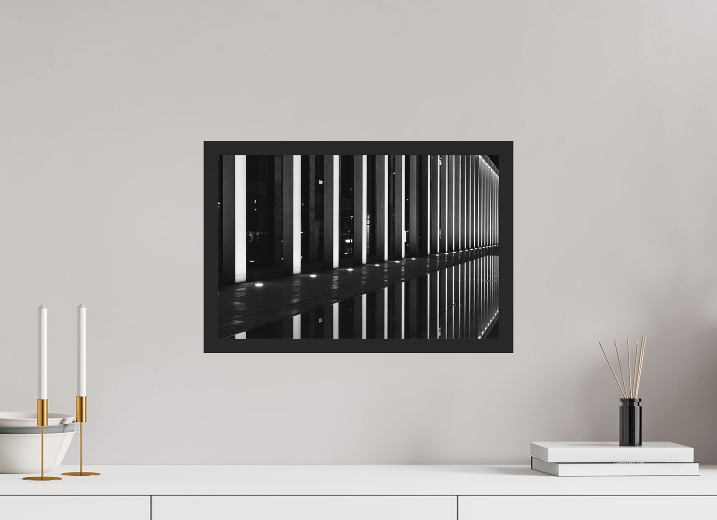 Rail - Schwarzweiß-Nachtfotografie - Hochwertiger Abzug in Galeriequalität