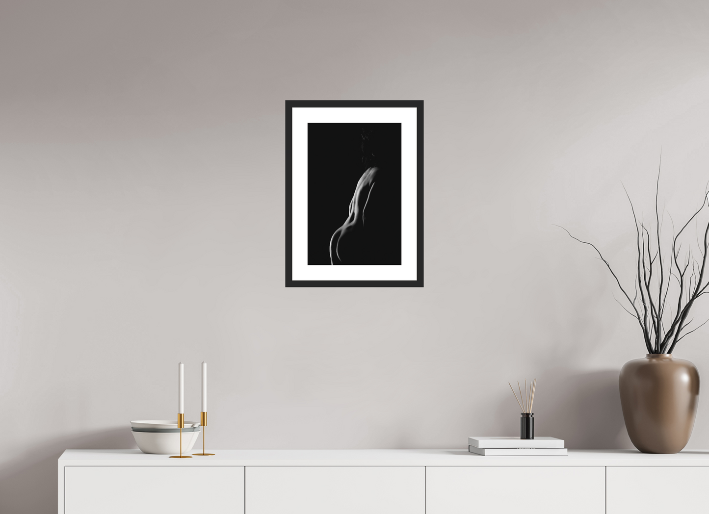 Crescent Moon II - Schwarzweiß-Fotografie, Teilakt - Hochwertiger Abzug in Galeriequalität