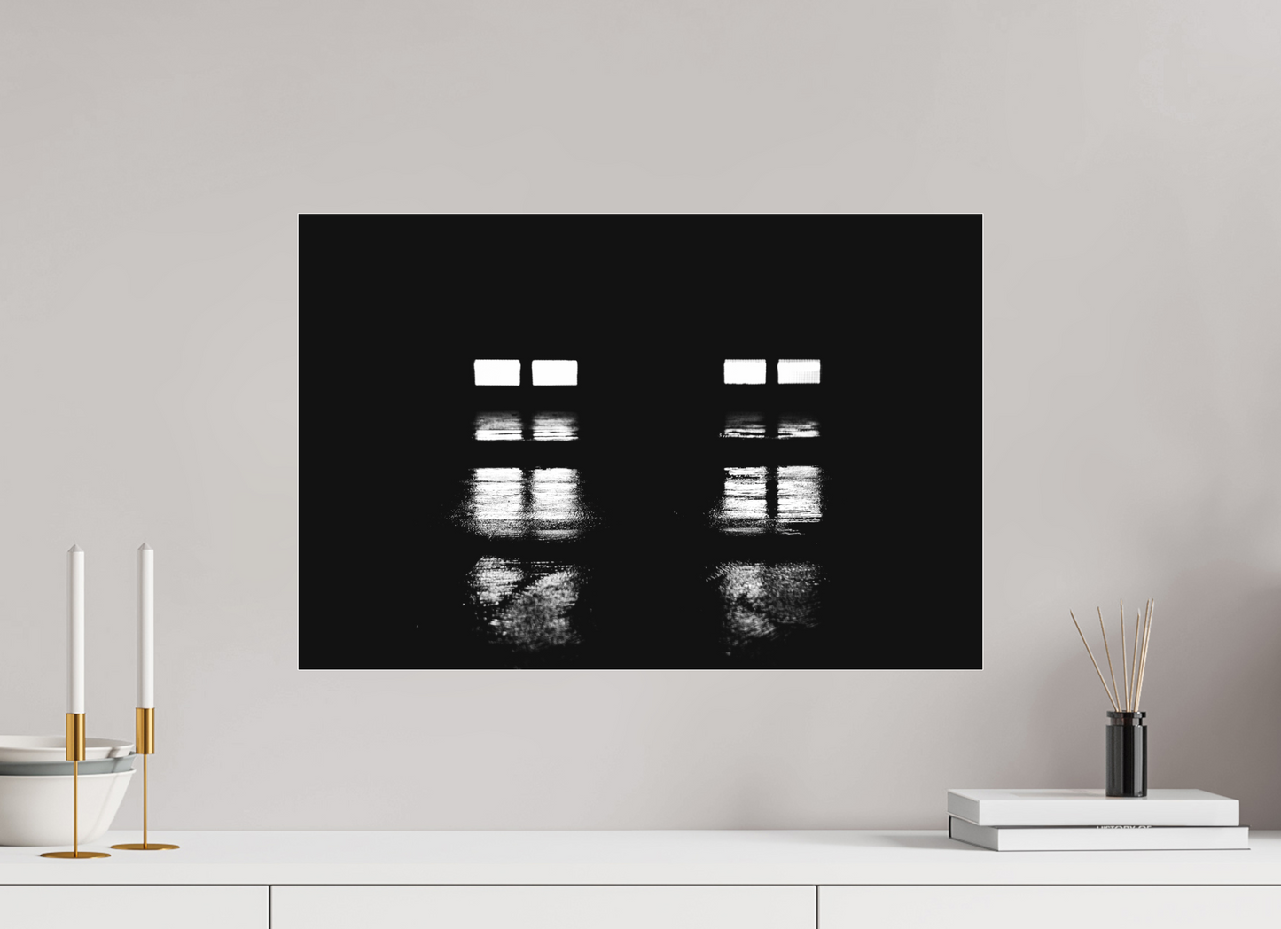 Deer - Abstrakte Schwarzweiß-Fotografie, Nachtaufnahme - Hochwertiger Abzug in Galeriequalität