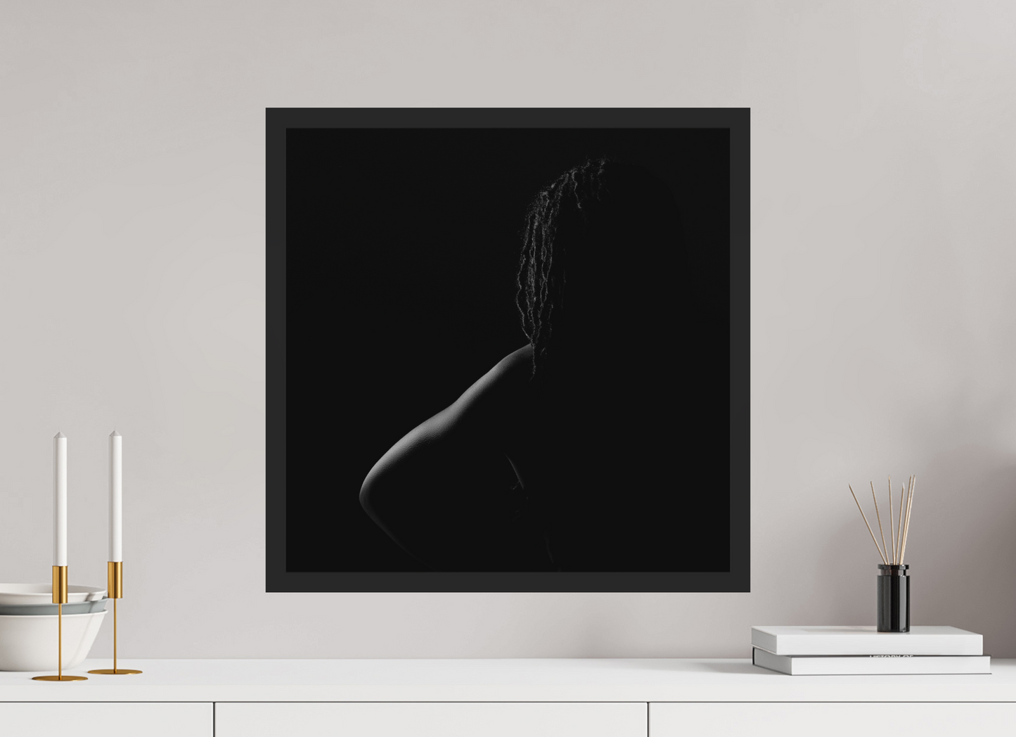 Crescent Moon III - Schwarzweiß-Fotografie, Teilakt - Hochwertiger Abzug in Galeriequalität Print