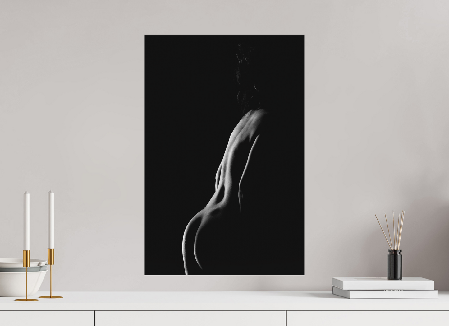 Crescent Moon II - Schwarzweiß-Fotografie, Teilakt - Hochwertiger Abzug in Galeriequalität