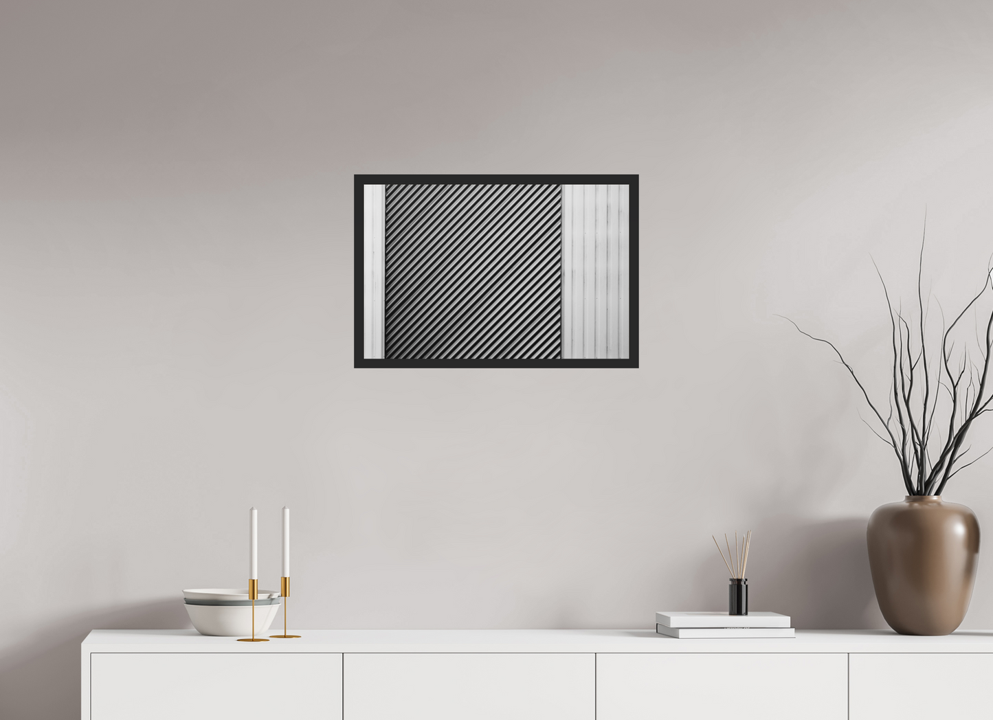60 x 40 cm, Ilford on Aluminium, Framed Strobe - Abstrakte Schwarzweiß-Fotografie - Hochwertiger Abzug in Galeriequalität