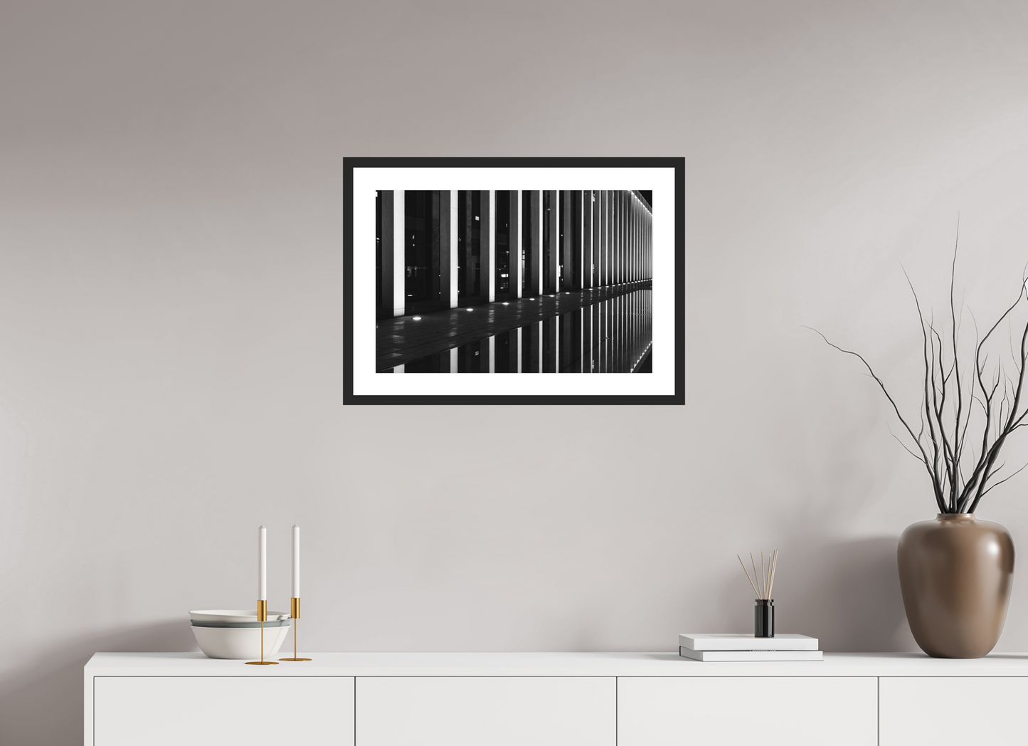 Rail - Schwarzweiß-Nachtfotografie - Hochwertiger Abzug in Galeriequalität