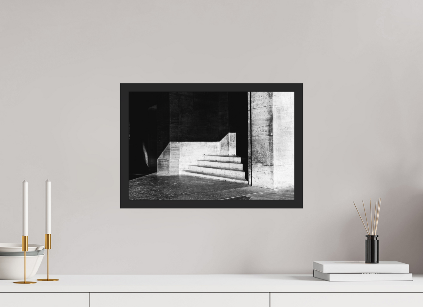 45 x 30 cm, Ilford on Aluminium, Framed Admission - Schwarzweiß-Architekturfotografie - Hochwertiger Abzug in Galeriequalität