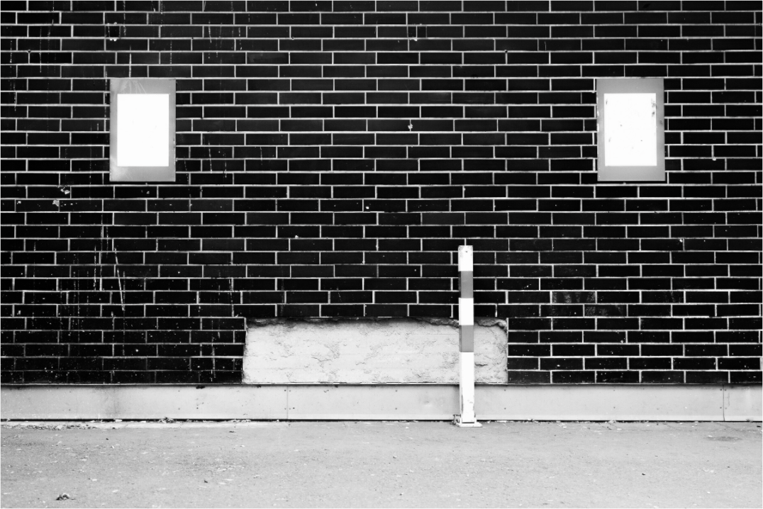 Poker Face - Schwarzweiß-Fotografie, Naheinstellung - Hochwertiger Abzug in Galeriequalität