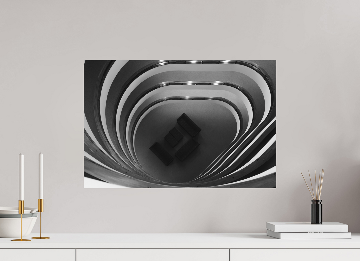 Eavesdropping - Schwarzweiß-Architekturfotografie - Hochwertiger Abzug in Galeriequalität