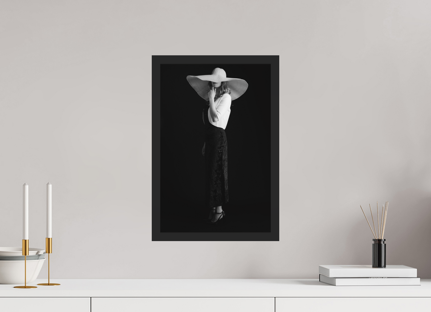 Distant - Schwarzweiß-Fotografie, Portrait - Hochwertiger Abzug in Galeriequalität