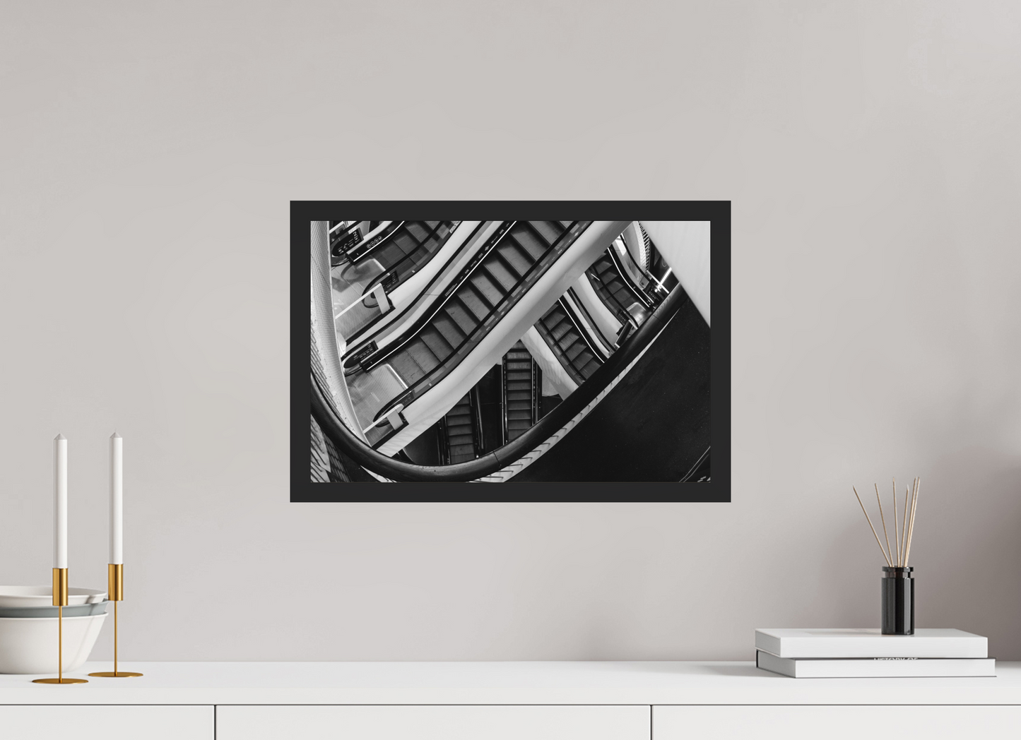 45 x 30 cm, Ilford on Aluminium behind Acrylic Glass, Framed Labyrinth - Schwarzweiß-Architekturfotografie - Hochwertiger Abzug in Galeriequalität
