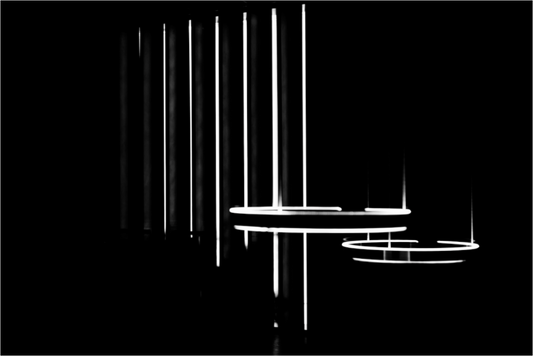Contact - Abstrakte Schwarzweiß-Nachtfotografie - Hochwertiger Abzug in Galeriequalität