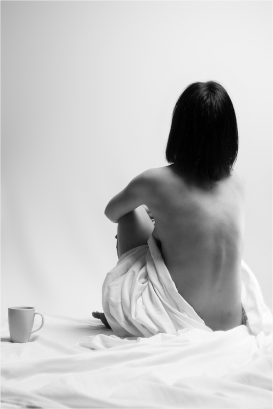 Absent - Schwarzweiß-Fotografie, Teilakt - Hochwertiger Abzug in Galeriequalität
