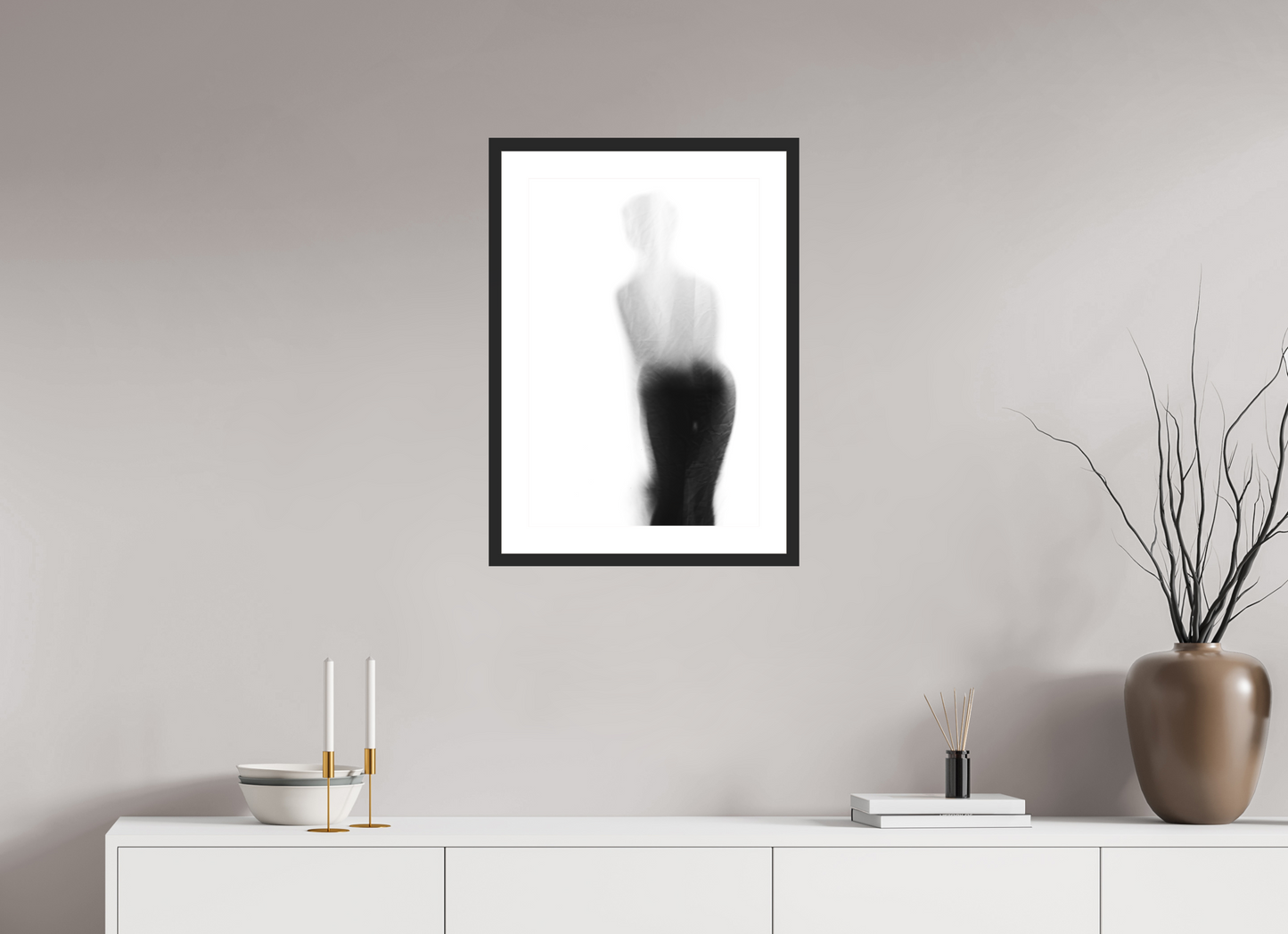 40 x 60 cm, Baryta Framed with Passepartout and Premium Glass Veil - Abstrakte Schwarzweiß-Fotografie - Teilakt - Hochwertiger Abzug in Galeriequalität