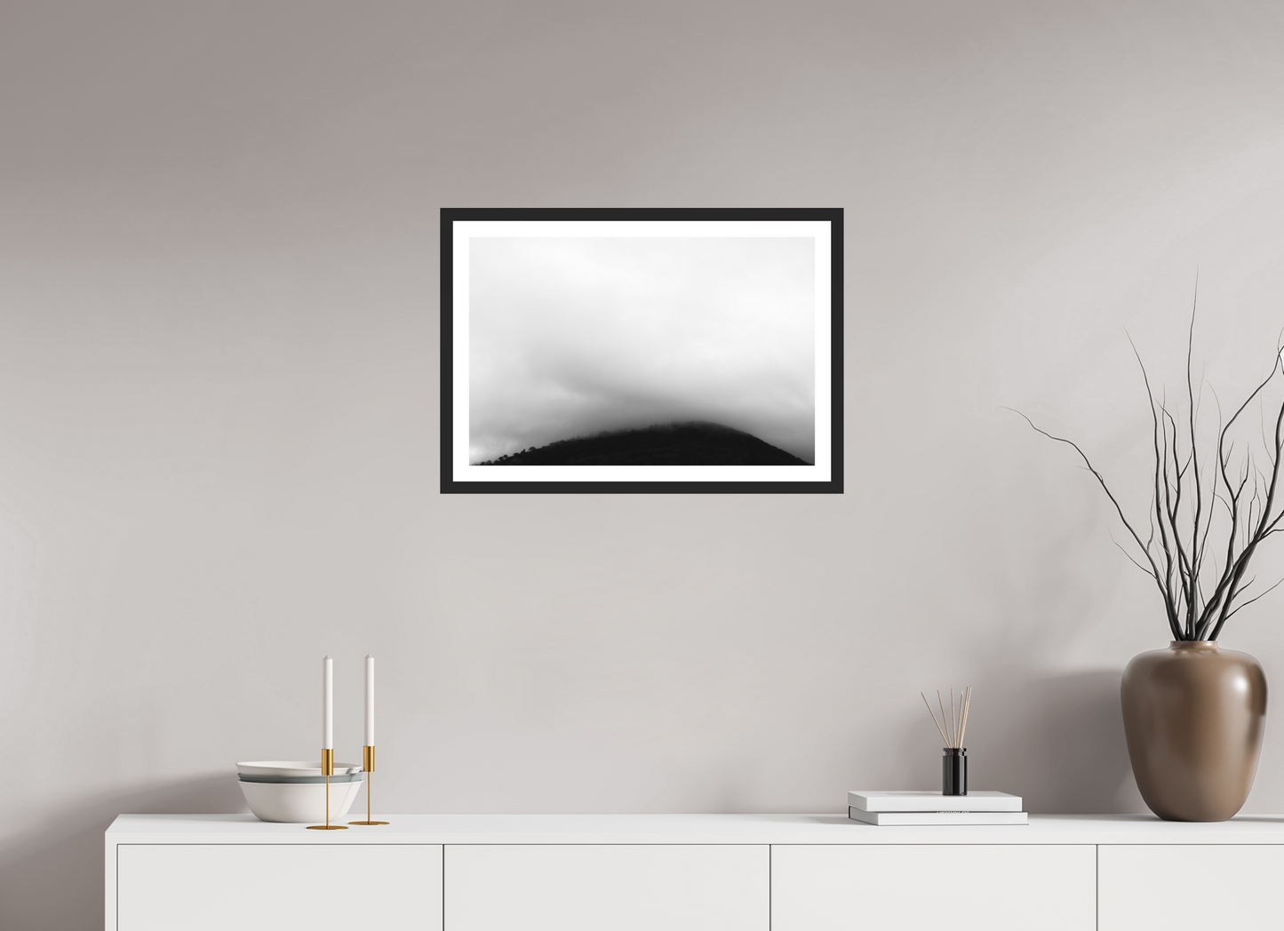 60 x 40 cm, Ilford on Aluminium behind Acrylic Glass, Framed with Border Haze II - Minimalistische Schwarzweiß-Landschaftsfotografie - Hochwertiger Abzug in Galeriequalität