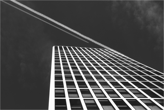 Bound - Schwarzweiß-Architekturfotografie - Hochwertiger Abzug in Galeriequalität
