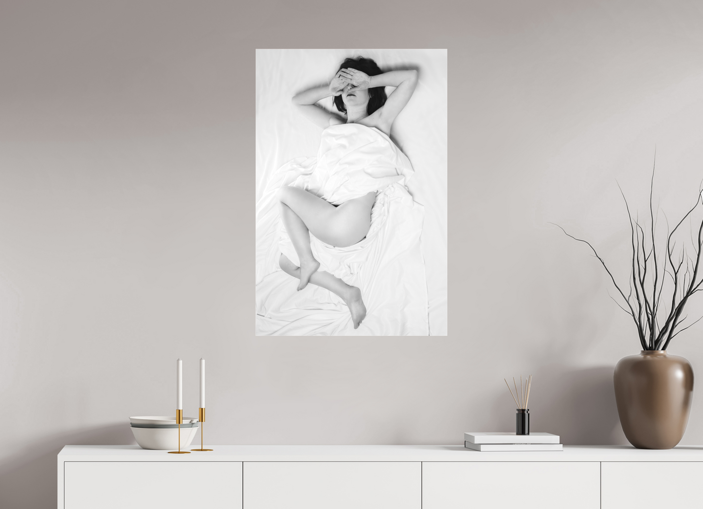 60 x 90 cm, Ilford on Aluminium behind Acrylic Glass Rise - Schwarzweiß-Fotografie - Teilakt - Hochwertiger Abzug in Galeriequalität