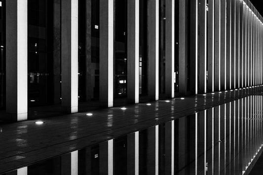 Rail - Schwarzweiß-Nachtfotografie - Instant High-Res Download