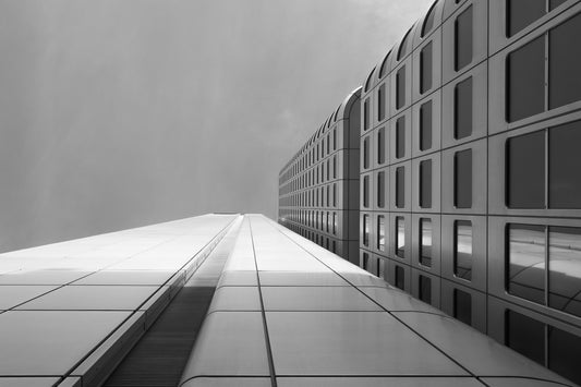 Vertigo - Schwarzweiß-Architekturfotografie - Instant High-Res Download