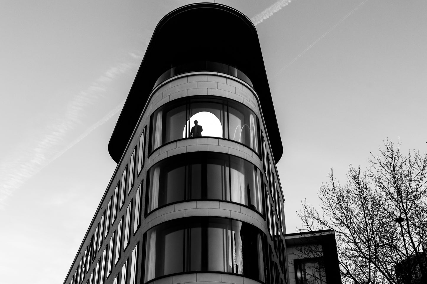 On the Moon - Urbane Schwarzweiß-Architekturfotografie - Instant High-Res Download