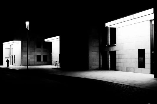 Ghosts - Schwarzweiß-Nachtfotografie - Instant High-Res Download