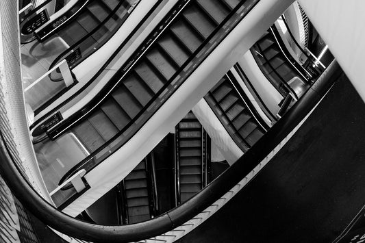 Labyrinth - Schwarzweiß-Architekturfotografie - Instant High-Res Download
