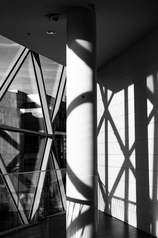 Cornered - Schwarzweiß-Architekturfotografie - Instant High-Res Download