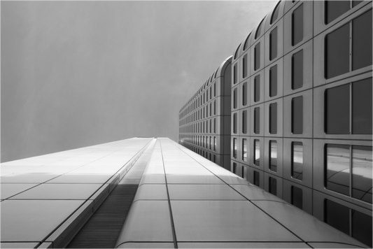 Main image Vertigo - Schwarzweiß-Architekturfotografie - Hochwertiger Abzug in Galeriequalität