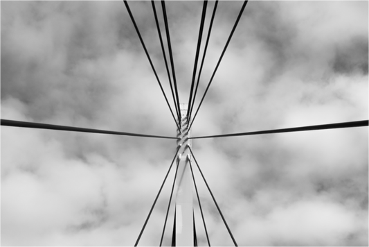 Suspension - Schwarzweiß-Fotografie - Hochwertiger Abzug in Galeriequalität
