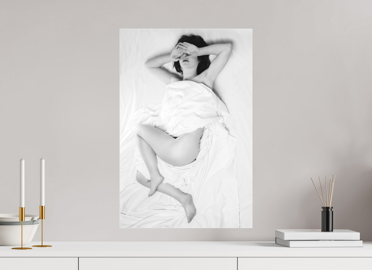 40 x 60 cm, Ilford on Aluminium behind Acrylic Glass Rise - Schwarzweiß-Fotografie - Teilakt - Hochwertiger Abzug in Galeriequalität