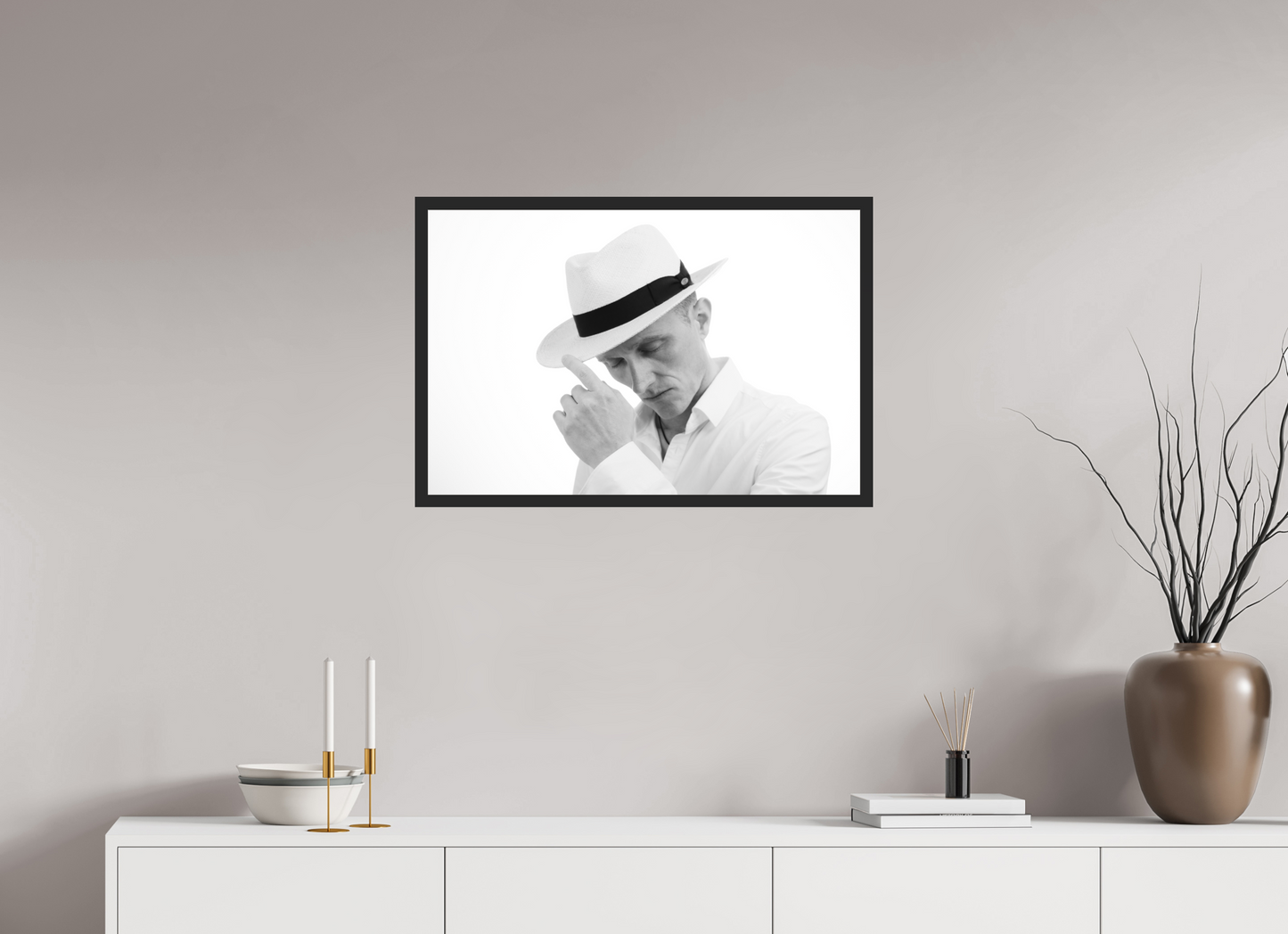 75 x 50 cm, Ilford on Aluminium, Framed Contemplation - Schwarzweiß-Fotografie - Portrait - Hochwertiger Abzug in Galeriequalität