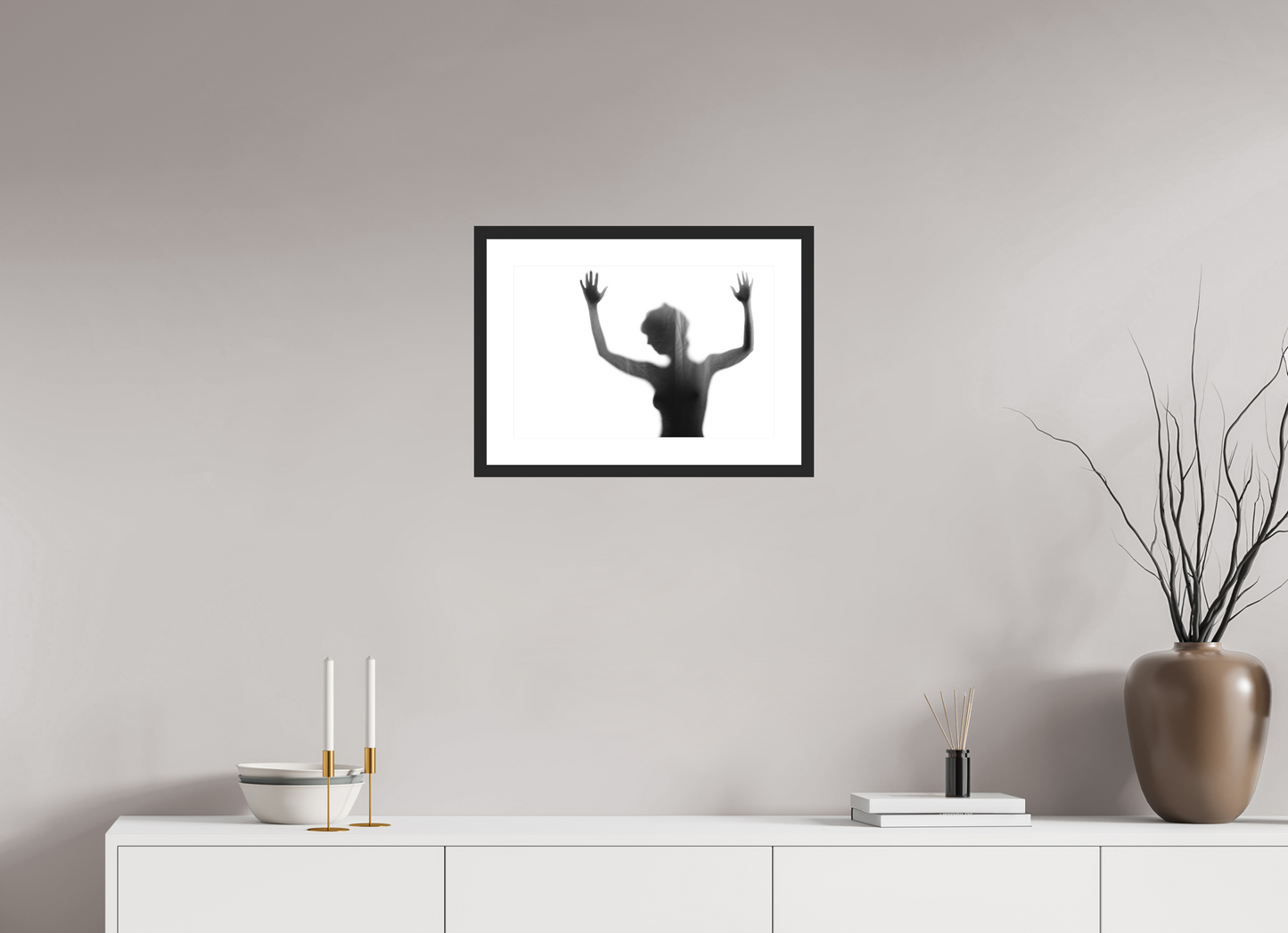 45 x 30 cm, Ilford Framed with Passepartout and Premium Glass Veil III - Abstrakte Schwarzweiß-Fotografie - Teilakt - Hochwertiger Abzug in Galeriequalität