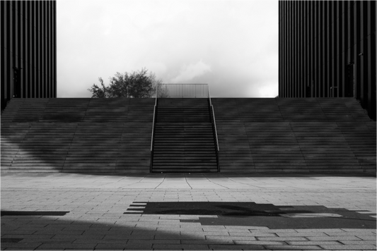 End - Schwarzweiß-Architekturfotografie - Hochwertiger Abzug in Galeriequalität